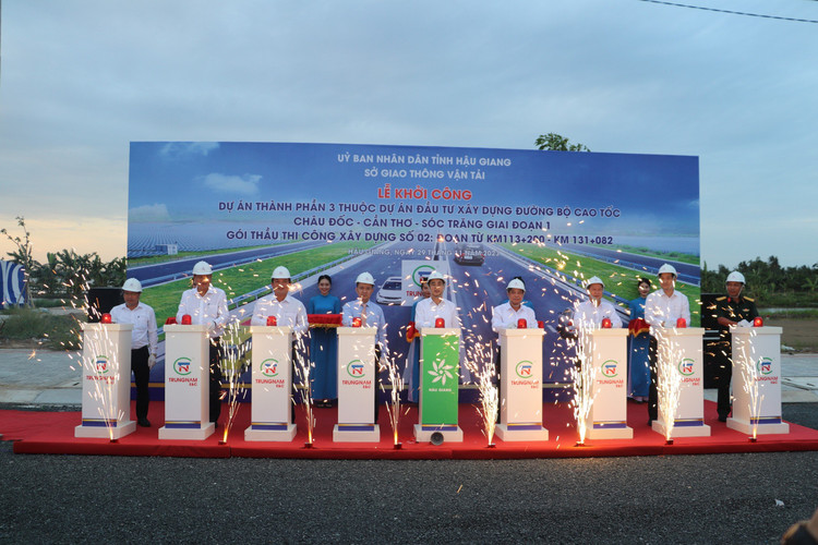 Khởi công Gói thầu số 2 Dự án cao tốc Châu Đốc - Cần Thơ - Sóc Trăng giai đoạn 1