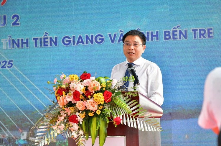 Bộ trưởng Bộ Tài chính Nguyễn Văn Thắng phát biểu tại lễ hợp long cầu Rạch Miễu 2