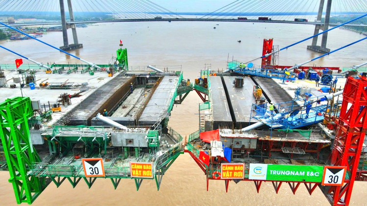 Thủ tướng Chính phủ Phạm Minh Chính đánh giá, đây là dự án điển hình của tinh thần “không ngại khó”, làm chủ công nghệ, tiết kiệm thời gian, chi phí đưa công trình về đích trước hạn. 