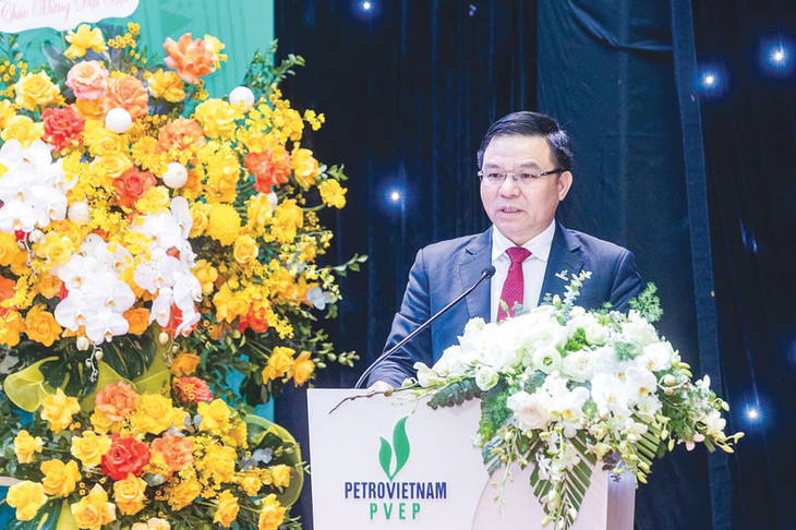 Đồng chí Lê Mạnh Hùng - Bí thư Đảng ủy, Chủ tịch HĐTV Petrovietnam phát biểu chỉ đạo tại Đại hội Đại biểu Đảng bộ PVEP lần thứ IV, nhiệm kỳ 2025 - 2030 - Đại hội điểm của Đảng bộ Petrovietnam 72.jpg