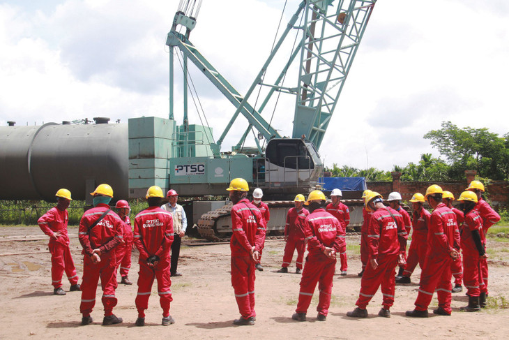 Nhà thầu PTSC họp an toàn trước giờ thi công 74.jpg