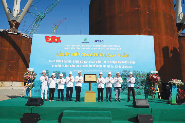 Lễ gắn biển công trình, sản phẩm chào mừng Đại hội Đảng bộ Petrovietnam lần thứ IV, nhiệm kỳ 2025 – 2030 73.jpg