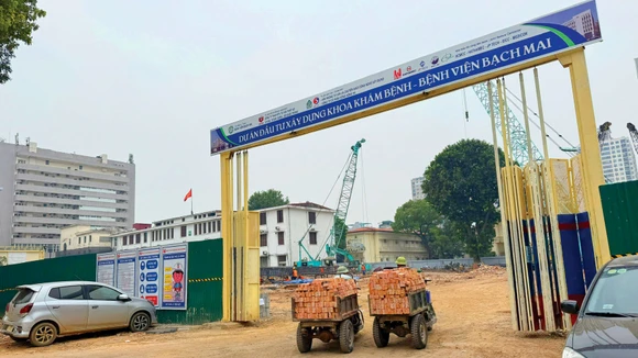 Không ít gói thầu hỗn hợp với kỹ thuật chuyên ngành phức tạp thu hút đông đảo nhà thầu tham dự. Ảnh: Nhã Chi