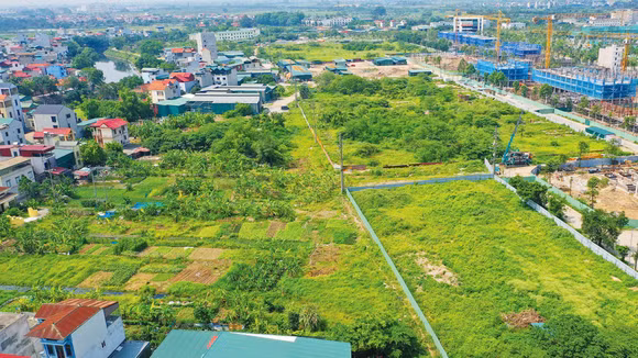 Giải quyết triệt để tình trạng “xung đột pháp luật” và rào cản thủ tục hành chính là chìa khóa để khơi thông nguồn lực đất đai. Ảnh: Công Thành