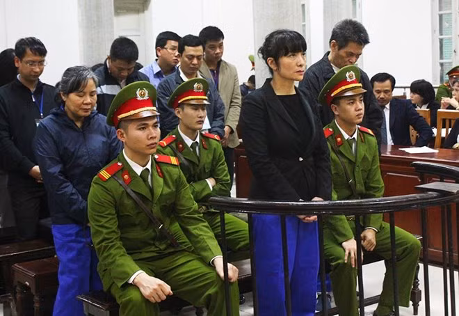 Các bị cáo nghe tuyên án chiều 7/1