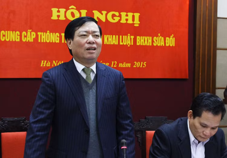 Thứ trưởng Phạm Minh Huân thông tin, 80% lực lượng lao động có thu nhập thấp, người trong khu vực không có quan hệ lao động thì hầu như không đóng BHXH. Ảnh: Phương Hòa.