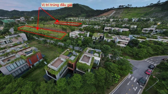 Quang cảnh phiên đấu giá 15 ô đất ở, đất thương phẩm thuộc dự án Khu du lịch sinh thái Đại Lải - Khu B