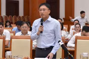 Ông Mai Sơn, Phó Cục trưởng Cục Thuế (Bộ Tài chính) trả lời câu hỏi về thuế khoán tại cuộc họp báo