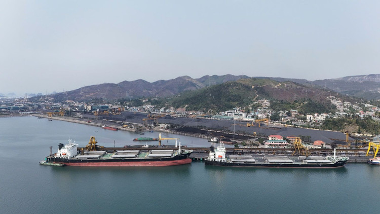 Đấu giá 3 tàu vận tải biển 3.000 tấn và dàn xe vận tải của Vinacomin tại Quảng Ninh. Ảnh minh họa: Internet