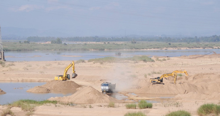 Trung tâm Dịch vụ đấu giá tài sản số 2 tỉnh Đắk Lắk thông báo sẽ tổ chức phiên đấu giá công khai quyền khai thác đối với 2 mỏ khoáng sản tại tỉnh Phú Yên cũ. Ảnh minh họa: Internet