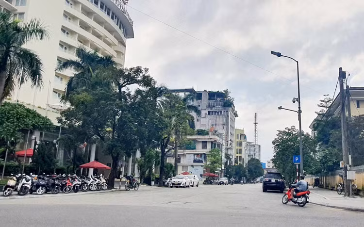 Huế: Đấu giá khối tài sản khách sạn mặt tiền đường Đội Cung, giá khởi điểm gần 100 tỷ. Ảnh minh hoạ: Internet 