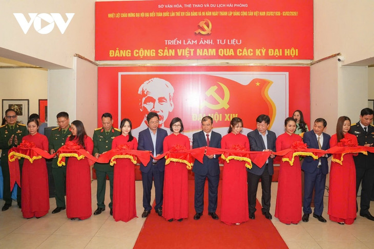 trung-tam-van-hoa-dien-anh-va-trien-lam-hai-phong-to-chuc-khai-mac-trien-lam-anh-voi-chu-de-dang-cong-san-viet-nam-qua-cac-ky-dai-hoi-vao-chieu-19-1-2026.jpg