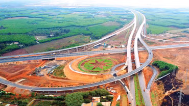 Cao tốc Biên Hòa - Vũng Tàu dự kiến khai thác tạm tuyến chính từ nút giao Long Thành đến Quốc lộ 56 trước 30/4/2026. Ảnh: A. Lộc