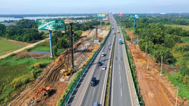 Lũy kế từ đầu năm đến ngày 31/7, các dự án quan trọng quốc gia, trọng điểm ngành giao thông vận tải đã giải ngân 77.069,1 tỷ đồng, đạt 31,5% kế hoạch năm 2026. Ảnh: Lê Tiên