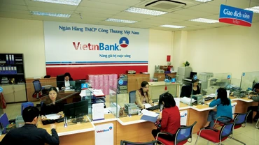 Lãi suất cho vay sản xuất, kinh doanh tại các ngân hàng thương mại cổ phần phổ biến ở mức 9,4% trong 12 tháng đầu, sau đó thả nổi với biên độ khoảng 3 - 3,5%. Ảnh: Nhã Chi