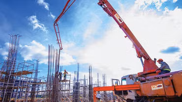 Thi công các đại dự án năng lượng đòi hỏi dòng vốn gối đầu liên tục trong khi chờ nghiệm thu, khiến SCI E&C phải gấp rút gọi thêm vốn. Ảnh minh họa: P.An