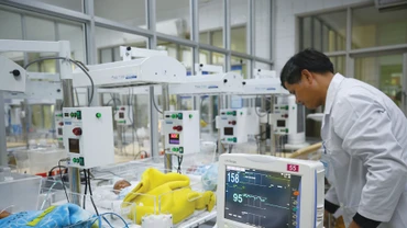 Thiết bị y tế rất đa dạng về chủng loại, công nghệ, xuất xứ, cấu hình, nên có thể gây khó khăn cho việc phân nhóm. Ảnh: Lê Tiên