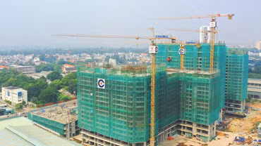 Doanh thu từ hoạt động kinh doanh cốt lõi của nhiều doanh nghiệp bất động sản suy giảm trong nửa đầu năm 2026. Ảnh: Nguyễn Công Thành