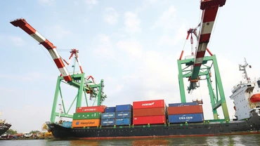 Bộ Công Thương đặt mục tiêu thặng dự thương mại khoảng 25 tỷ USD trong năm 2026. Ảnh: Lê Tiên