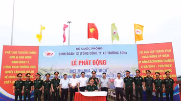 Tổng công ty Xây dựng Trường Sơn phát động đợt thi đua cao điểm "Về đích" tại Dự án Cảng HKQT Long Thành. Ảnh: Ngọc Tuấn