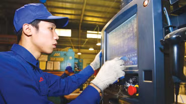 Dự thảo Luật Hỗ trợ doanh nghiệp nhỏ và vừa (sửa đổi) định hướng khuyến khích doanh nghiệp tham gia các lĩnh vực công nghệ, công nghệ chiến lược, AI, bán dẫn, dữ liệu lớn, từng bước tham gia sâu hơn vào chuỗi giá trị toàn cầu. Ảnh: Tiên Giang