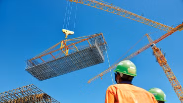 Bộ Xây dựng đề xuất quy định đích danh thành phần tham gia ký biên bản nghiệm thu công việc xây dựng đối với các mô hình phức tạp như hợp đồng EPC, chìa khóa trao tay hoặc mô hình liên danh. Ảnh: Song Lê