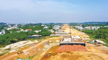 Các dự án PPP giao thông áp dụng cơ chế chia sẻ rủi ro về doanh thu làm tăng tính hấp dẫn, giúp nhà đầu tư yên tâm bỏ vốn đầu tư. Ảnh: Lê Gia Khoa