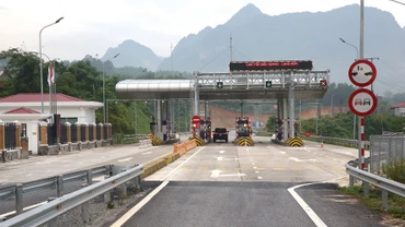 Dự án cao tốc Bắc Giang - TP. Lạng Sơn đoạn Km45+100 - Km108+500, kết hợp tăng cường mặt đường Quốc lộ 1 đoạn Km1+800 - Km106+500 phát sinh khó khăn khi bỏ 1 trạm thu phí. Ảnh: Nhã Chi