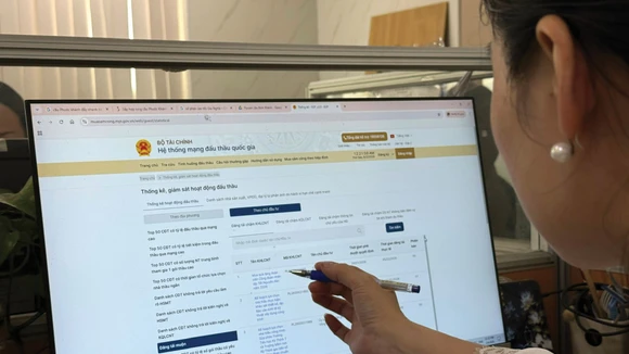 Mỗi ngày có tới hàng trăm chủ đầu tư bị công bố chậm đăng tải kế hoạch lựa chọn nhà thầu, kết quả lựa chọn nhà thầu. Ảnh: Nhã Chi