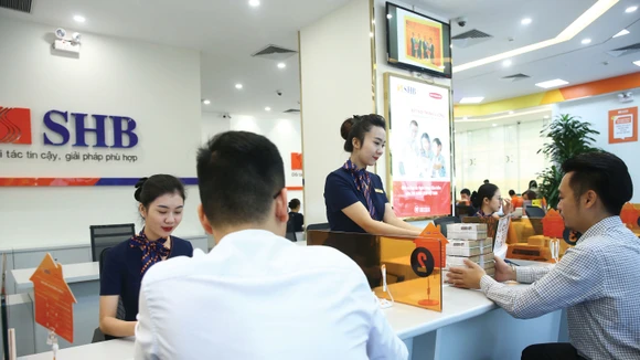 Mô hình tăng trưởng dựa chủ yếu vào mở rộng tín dụng đang tiệm cận giới hạn an toàn. Ảnh: Tiên Giang