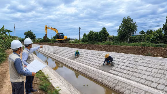 Nhiều dự án lớn đã được phân cấp mạnh cho chủ đầu tư cấp xã thực hiện, trong khi năng lực cán bộ ở cấp xã còn hạn chế. Ảnh minh họa: Chiến Khôi