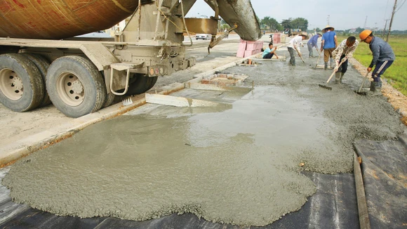 Theo khoản 4 Điều 68 Luật Đấu thầu, căn cứ quy mô, tính chất của gói thầu, giá trị bảo đảm thực hiện hợp đồng được quy định trong hồ sơ mời thầu theo mức xác định từ 2% đến 10% giá hợp đồng. Ảnh: Kiên Linh