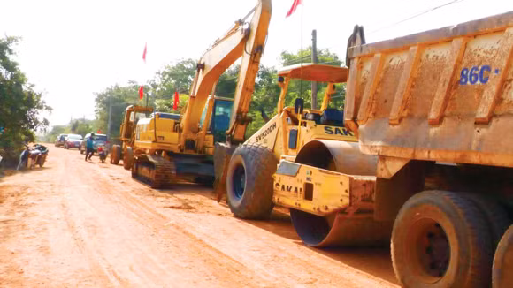 Gói thầu số 11 Thi công hạng mục cầu Thác Mai và các tuyến nhánh thuộc Dự án Đường cứu hộ, cứu nạn khẩn cấp dọc sông La Ngà phải đánh giá lại HSDT, Công ty TNHH Xây dựng Hòa Bình trúng thầu. Ảnh: Bảo Linh