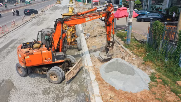 Giá nhiên liệu và nguyên vật liệu tăng mạnh so với giá trúng thầu khiến một số nhà thầu phải đối mặt với rủi ro thua lỗ nếu ký hợp đồng. Ảnh: Phúc An