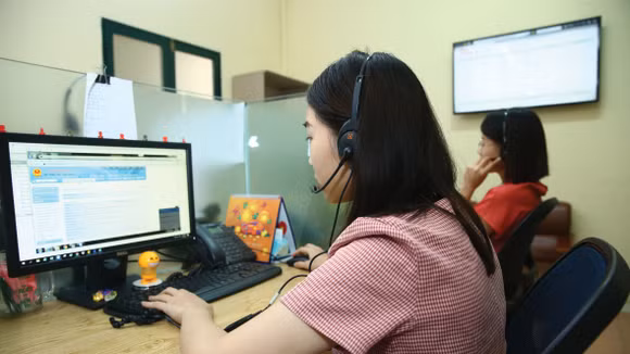 Một trong những yếu tố then chốt của hoạt động đấu thầu là trình độ, sự chuyên nghiệp của đội ngũ nhân lực làm công tác đấu thầu. Ảnh minh họa: Nhã Chi