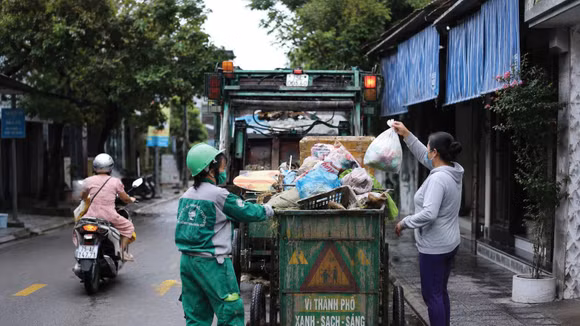 Nhiều gói thầu cung cấp dịch vụ công ích tại TP. Huế chỉ có một nhà thầu tham dự và trúng thầu. Ảnh minh họa: Nguyễn Luân