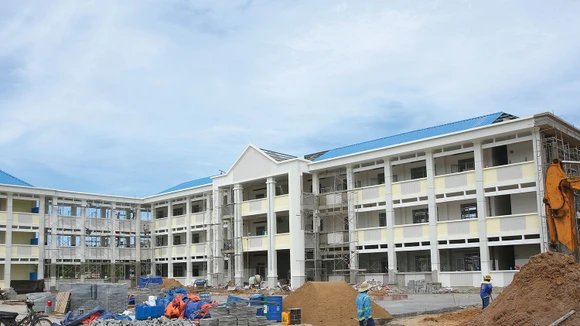 Gói thầu Thi công xây dựng Trường Tiểu học thị trấn Vĩnh Thạnh có giá 48,107 tỷ đồng. Minh họa: Phú An