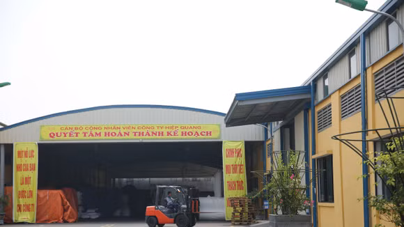Nhiều gói thầu bảo hiểm cháy nổ, bảo hiểm công trình phải dựa vào các tiêu chí ưu tiên liên quan đến sử dụng lao động yếu thế để xếp hạng nhà thầu. Ảnh: Nhã Chi