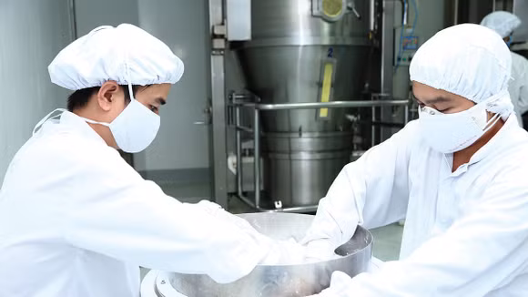 Giai đoạn 2026 - 2030, Vinapharm sẽ tìm cơ hội hợp tác quốc tế để tiếp nhận chuyển giao công nghệ, hoặc xây dựng nhà máy sản xuất thuốc công nghệ cao tại Việt Nam. Ảnh minh họa: Phúc An