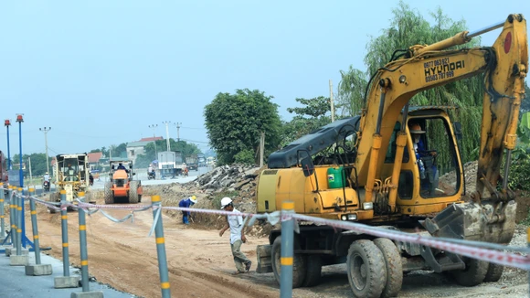 Gói thầu Xây lắp thuộc Dự án Sửa chữa mặt Đường tỉnh 919 có giá hơn 11 tỷ đồng. Ảnh minh họa: Tiên Giang