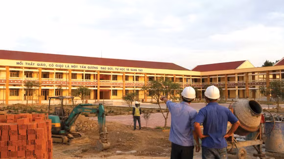 Nhà thầu trúng Gói thầu Thi công xây dựng thuộc Dự án Cải tạo, sửa chữa Trường THCS Võ Văn Truyện (Tây Ninh) có giá dự thầu cao nhất. Ảnh: Phạm Thùy Linh