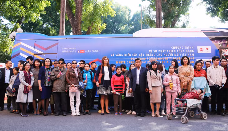 Cây gậy trắng cho người mù và sự nối dài của những điều tử tế ảnh 5