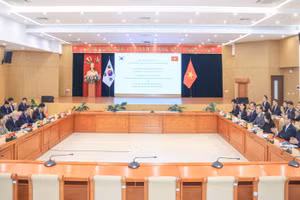 Hội đàm song phương giữa Bộ Xây dựng Việt Nam và Bộ Đất đai, cơ sở hạ tầng và giao thông Hàn Quốc (MOLIT) Hàn Quốc ngày 21/4/2026. Ảnh: Bộ Xây dựng