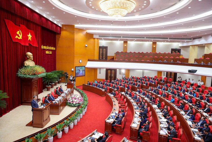 Hội nghị lần này diễn ra trong bối cảnh toàn đảng, toàn dân, toàn quân ta chuyển trạng thái từ "Vừa chạy vừa xếp hàng" sang "Hàng thẳng, lối thông, đồng lòng cùng tiến" vươn tới tương lai - Ảnh: VGP/Nhật Bắc 03-3.jpg