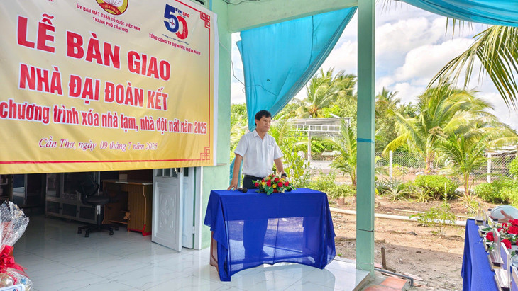 Ông Bùi Quốc Hoan - Phó Tổng giám đốc EVNSPC phát biểu tại Lễ bàn giao nhà 3.jpg