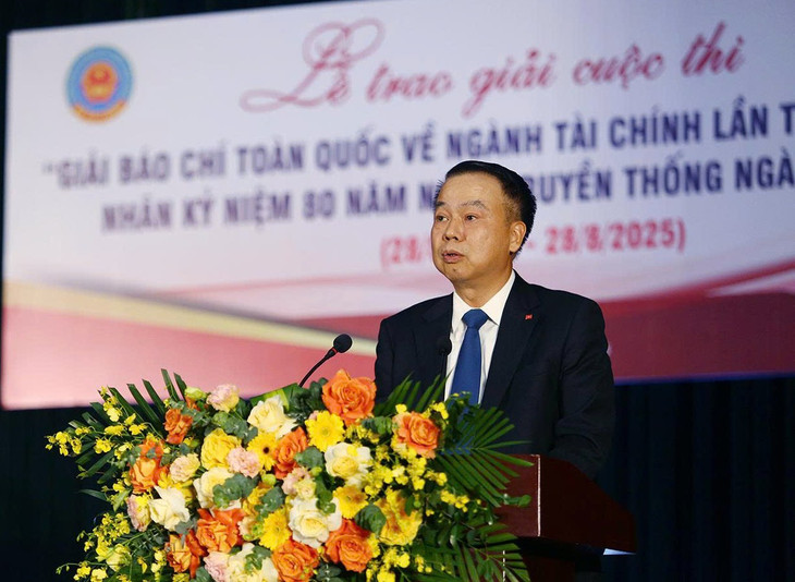 Ông Nguyễn Đức Chi, Phó Bí thư thường trực Đảng ủy Bộ, Thứ trưởng Bộ Tài chính, Trưởng ban Tổ chức "Giải báo chí toàn quốc về ngành Tài chính lần thứ IX năm 2025" phát biểu tại buổi lễ. Ảnh: Lê Tiên 04-8826.jpg