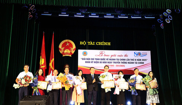 9 tập thể cơ quan báo chí có thành tích xuất sắc trong công tác tuyên truyền về ngành Tài chính được Bộ trưởng Bộ Tài chính tặng Bằng khen 0000.jpg