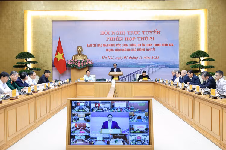 Thủ tướng Chính phủ Phạm Minh Chính, Trưởng Ban Chỉ đạo Nhà nước các công trình, dự án quan trọng quốc gia, trọng điểm ngành giao thông vận tải chủ trì phiên họp thứ 21 của Ban Chỉ đạo - Ảnh: VGP/Nhật Bắc