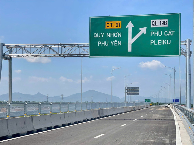 Nhà thầu đang nỗ lực để khánh thành cao tốc Hoài Nhơn - Quy Nhơn vào ngày 19/12/2025 nhân kỷ niệm 79 năm ngày toàn quốc kháng chiến và chào mừng Đại hội đại biểu toàn quốc lần thứ XIV của Đảng