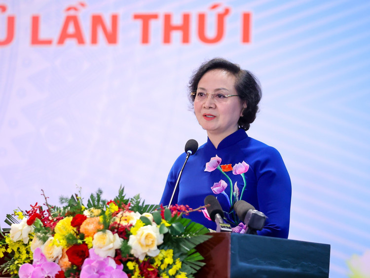 Bộ trưởng Bộ Nội vụ Phạm Thị Thanh Trà trao đổi với báo chí tại họp báo thông tin về kết quả Đại hội Đảng bộ Chính phủ - Ảnh: VGP